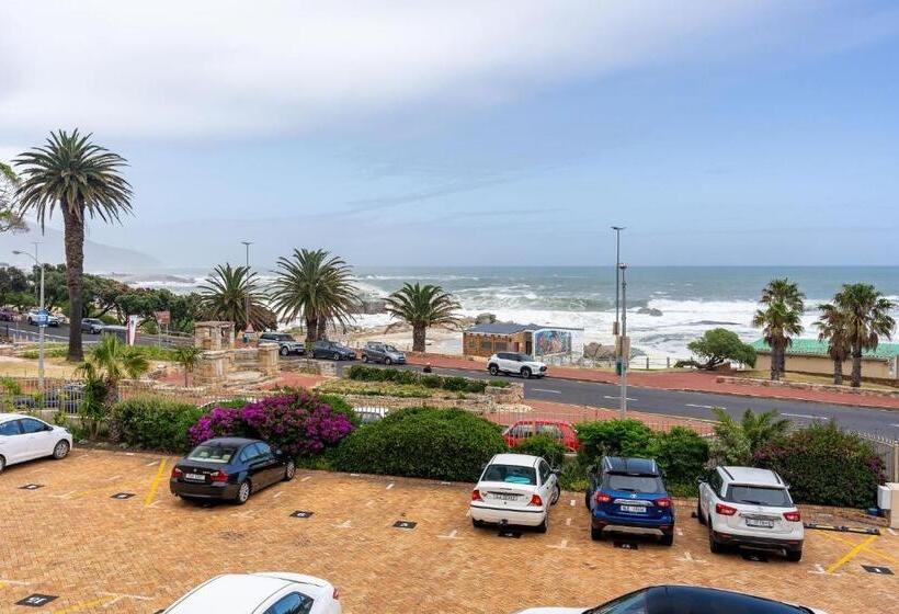 דירת חדר נוף לים, Camps Bay Village   Studios And Apartments