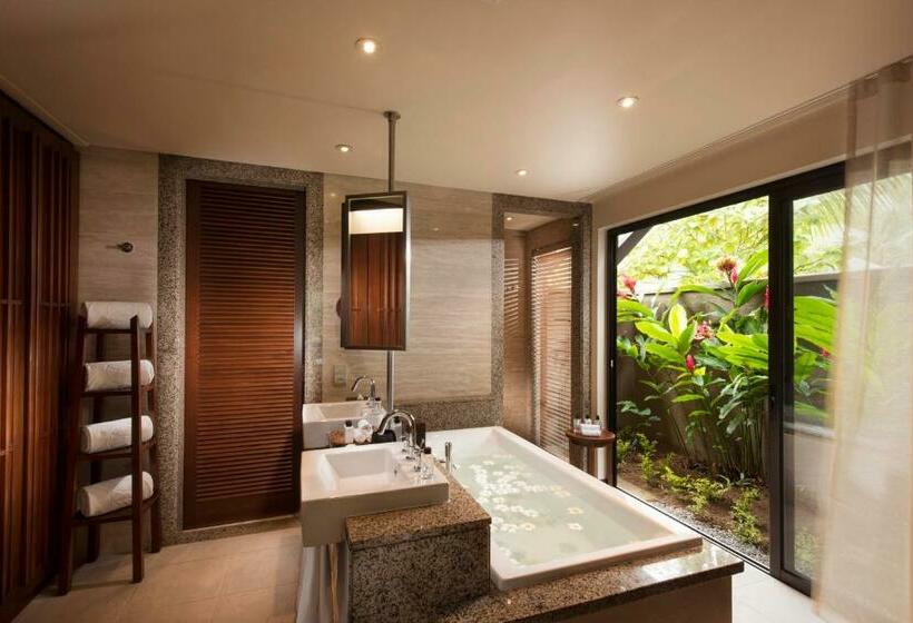 シニアスイート, Constance Ephelia