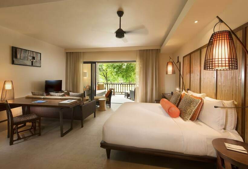 シニアスイート, Constance Ephelia