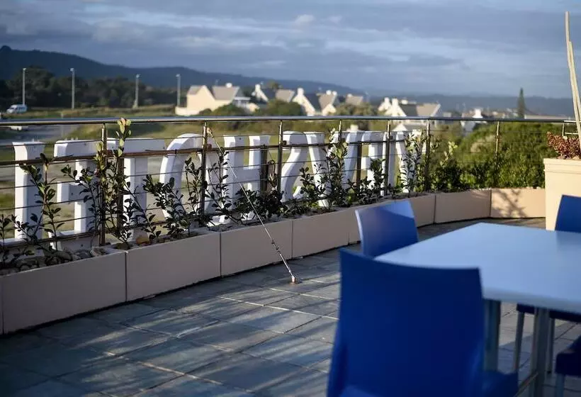 سوییت با چشم‌انداز دریا, Views Boutique Hotel & Spa