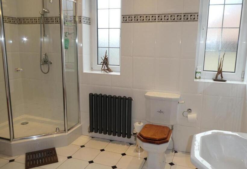 اتاق لوکس, The Cairn Residence