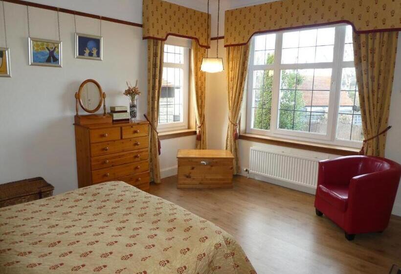 اتاق لوکس, The Cairn Residence