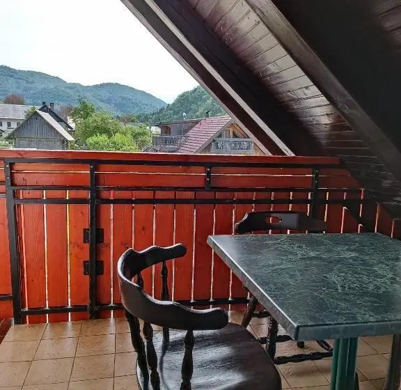 آپارتمان 2 خوابه با بالکن, Apartmaji Hodak