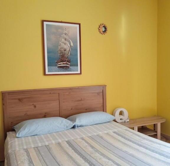 Quarto Triplo Standard Casa de Banho Partilhada, Piazza Ginnasio Affittacamere