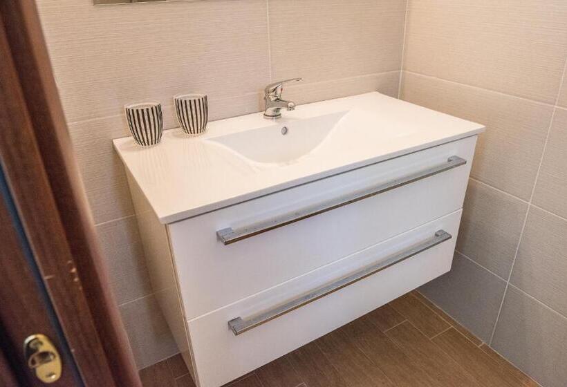 Quarto standard, Piazza Ginnasio Affittacamere