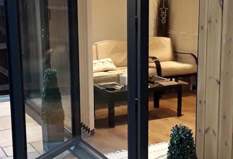 ガーデンビュースタンダードルーム, The Studio Hatfield