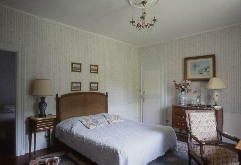 غرفة عائلية مطلّة علي الحديقة, Château Rouillon D Allest