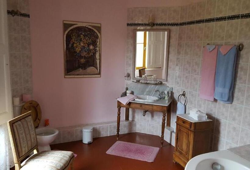 Семейный Номер Вид на Сад, Château Rouillon D Allest