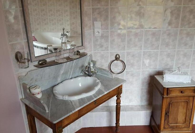 غرفة عائلية مطلّة علي الحديقة, Château Rouillon D Allest