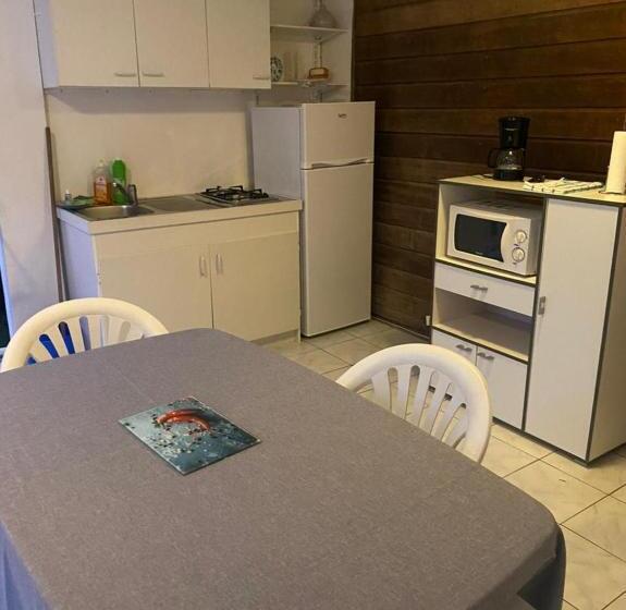 اتاق استاندارد سه تخته با بالکن, Location Bas De Maison