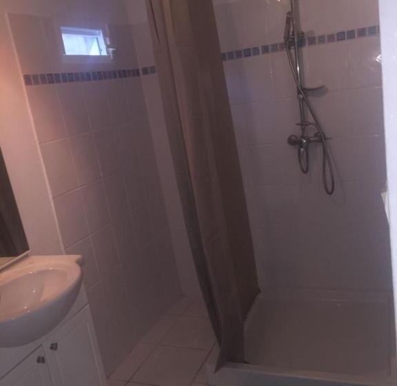 اتاق استاندارد سه تخته با بالکن, Location Bas De Maison