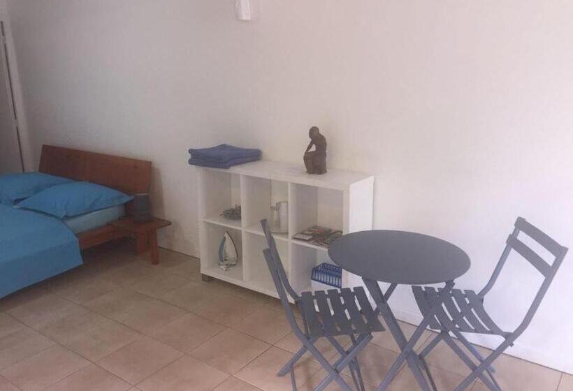 اتاق استاندارد سه تخته با بالکن, Location Bas De Maison