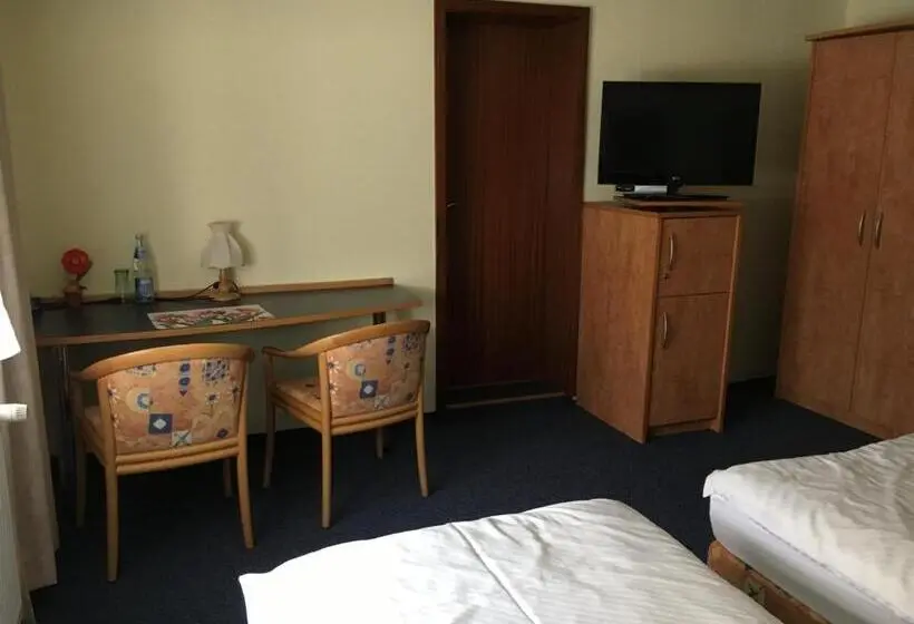 エコノミートリプルルーム, Altes Gasthaus Leuna Pension