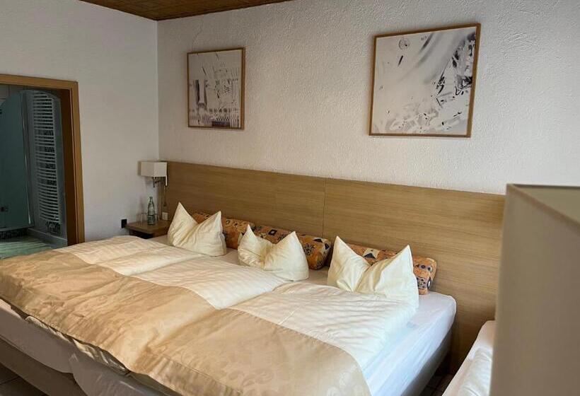 经济型三人房间, Altes Gasthaus Leuna Pension