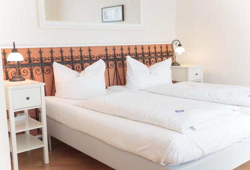 غرفة قياسية مزوَّدة بتراس, Cafe´seestrasse