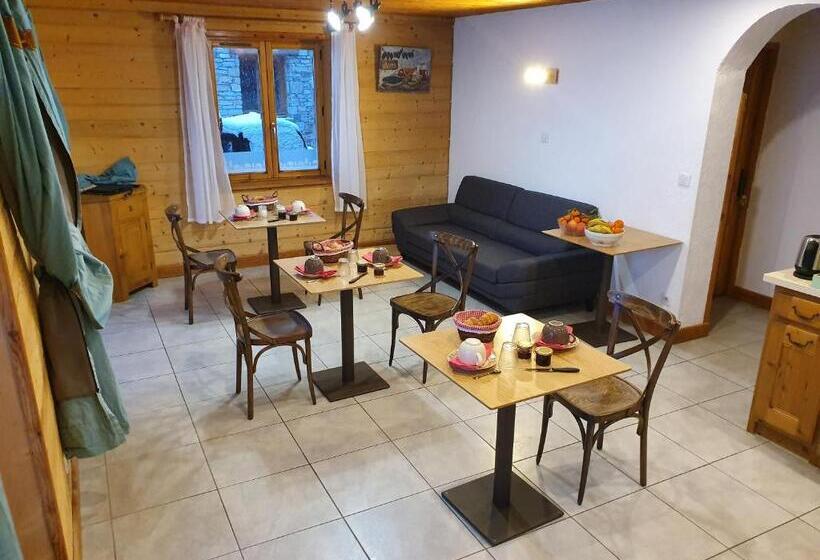 غرفة قياسية مطلة على الجبل, Chalet Le Bois Joli