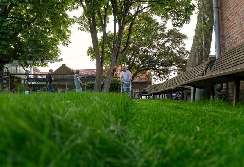 اتاق استاندارد چهار تخته, De Zeeuwse Hemel