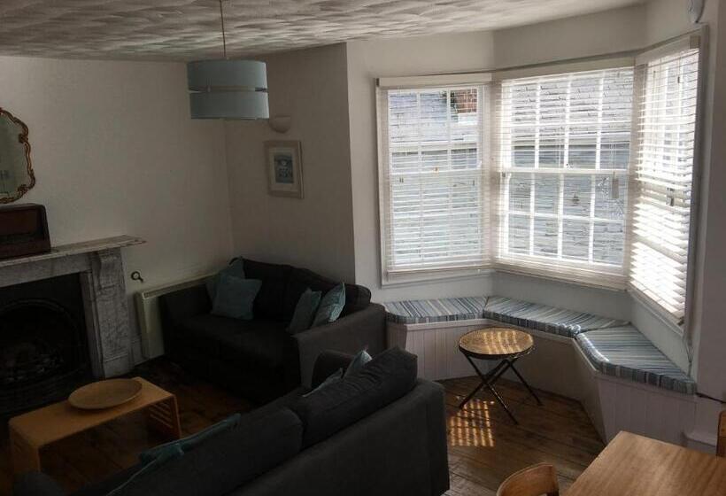 디럭스 룸, Drang House All Rooms Have Stairs