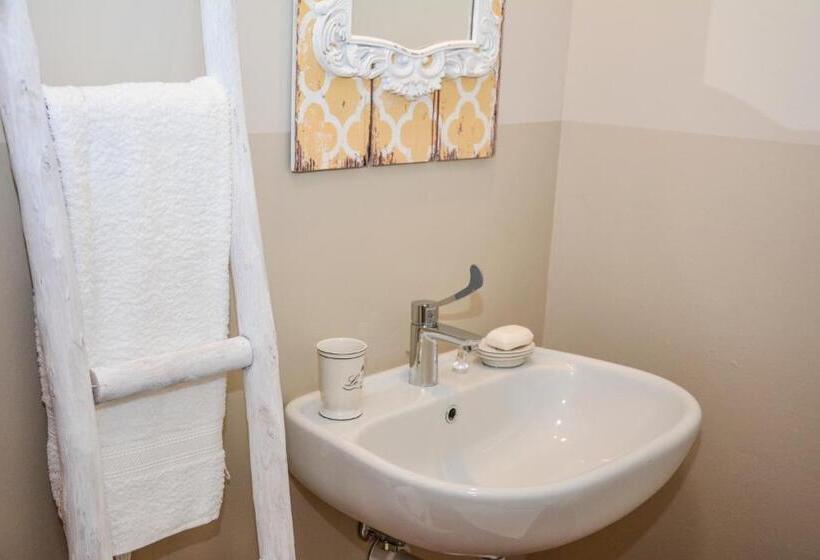 Standard room with outdoor bath, Villa Degli Olivi Relais