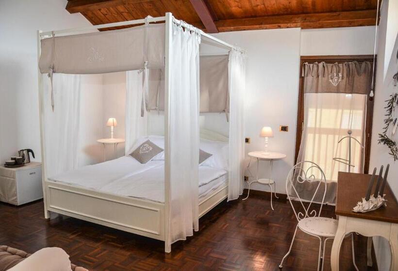 اتاق سوپریور چهار تخته, Villa Degli Olivi Relais