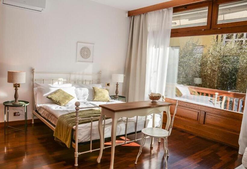 اتاق استاندارد سه تخته با بالکن, Villa Degli Olivi Relais