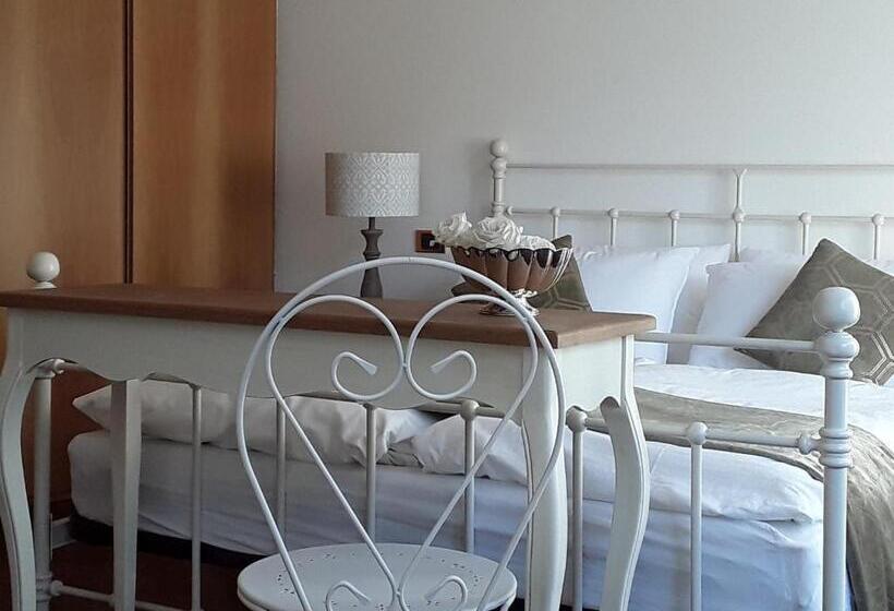 Трехместный Номер Стандарт с Балконом, Villa Degli Olivi Relais