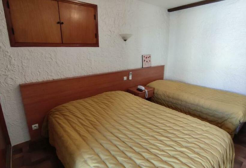 스탠다드 트리플 룸, Hôtel Beauséjour Logis De France