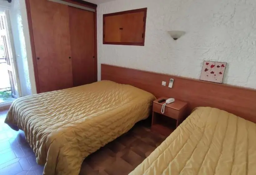 スタンダードトリプルルーム, Hôtel Beauséjour Logis De France
