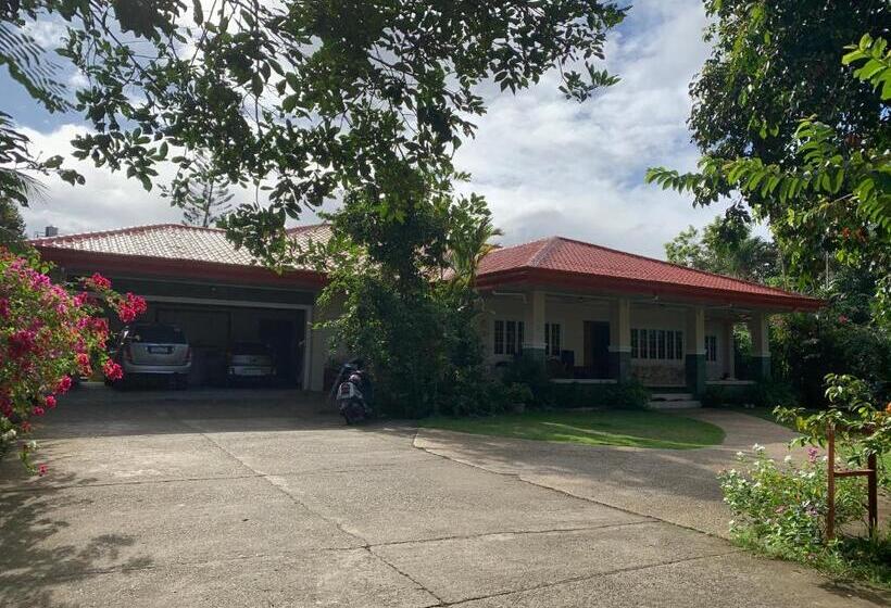 بانگلوی استاندارد, Powers  Holiday Vacations