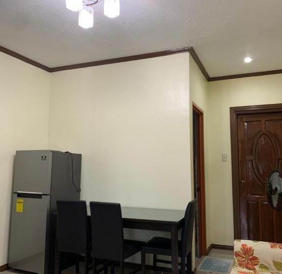 سوییت لوکس, Powers  Holiday Vacations