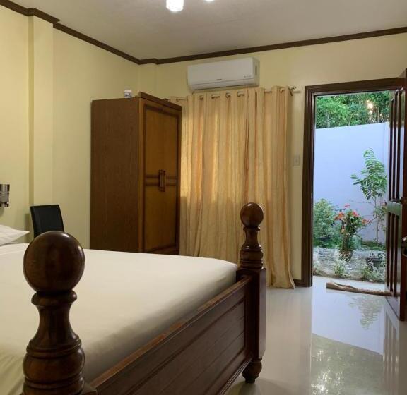 سوییت لوکس, Powers  Holiday Vacations