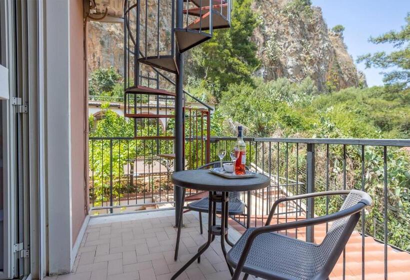 غرفة قياسية, Villa Salvatore