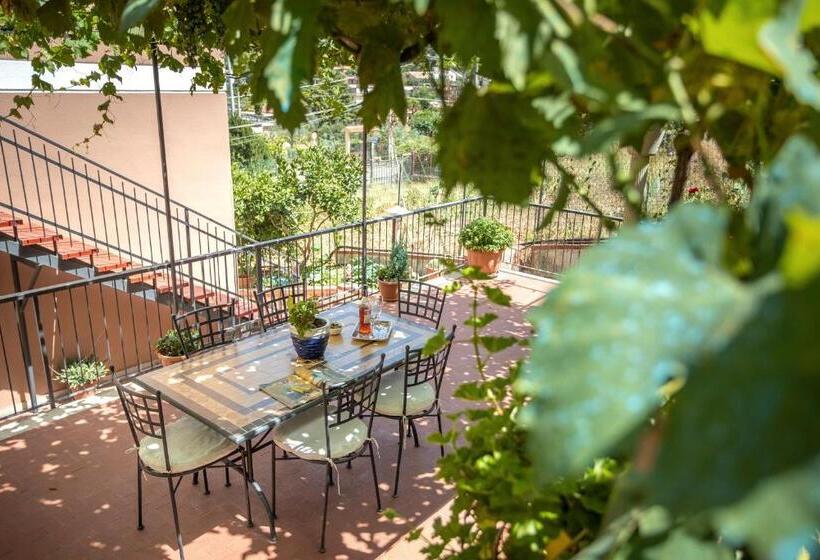 غرفة عائلية, Villa Salvatore