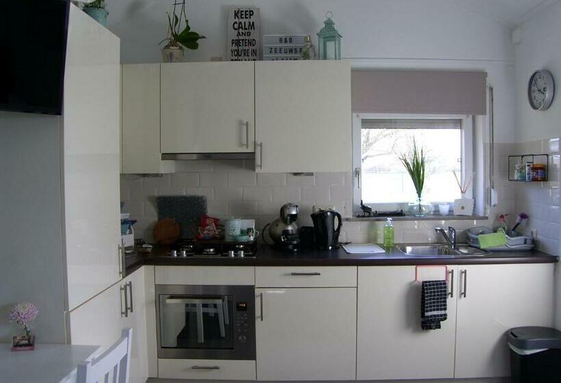 חדר סטודיו סטנדרד, Slapen Bij De Zeeuwse Lala