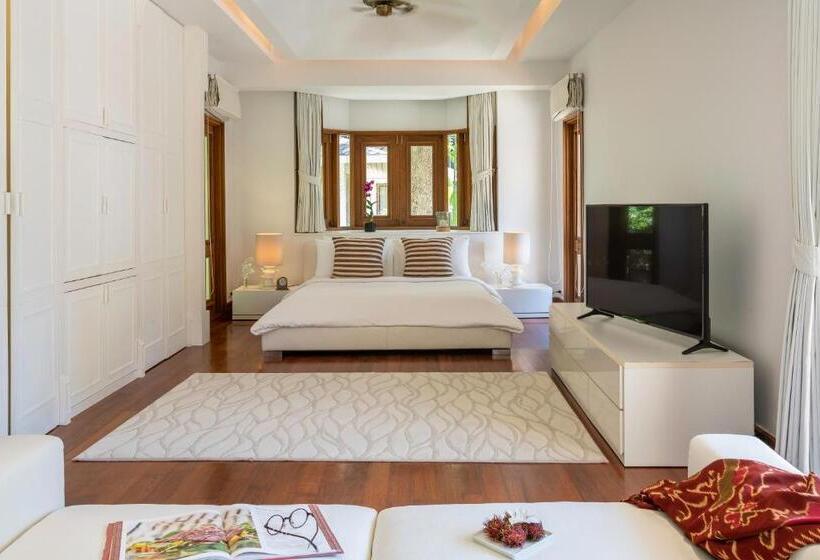 جناح جونيور مطلّ علي حمام السباحة, Villa Macaque And Villa Languor