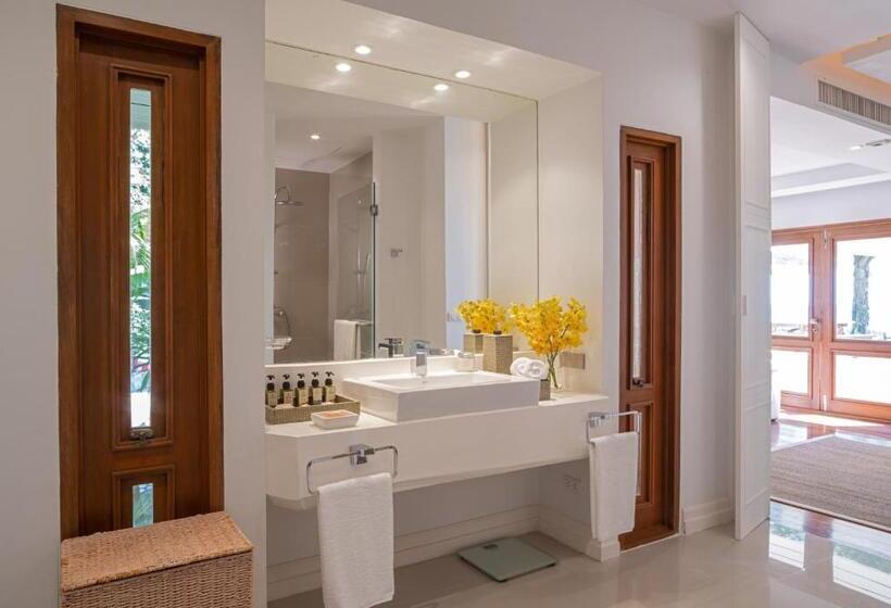 جناح جونيور مطلّ علي حمام السباحة, Villa Macaque And Villa Languor