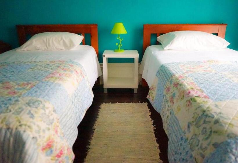 발코니가 있는 4인용 스탠다드 룸, Azores Dream Hostel