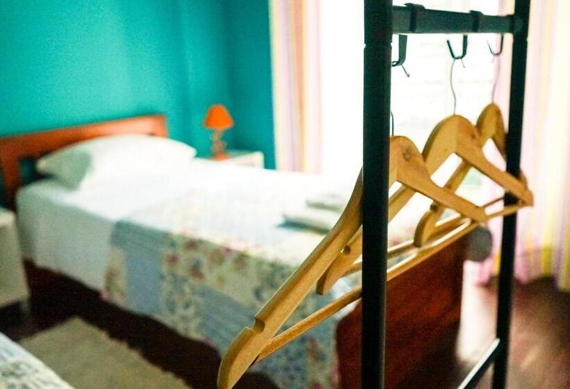 발코니가 있는 4인용 스탠다드 룸, Azores Dream Hostel