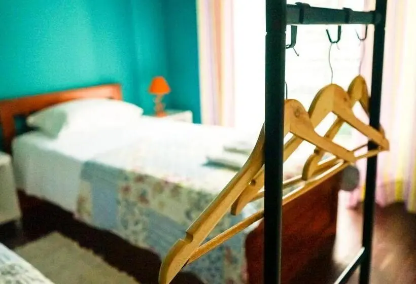 اتاق استاندارد چهارنفره با بالکن, Azores Dream Hostel