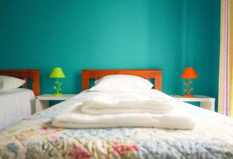 اتاق استاندارد چهارنفره با بالکن, Azores Dream Hostel