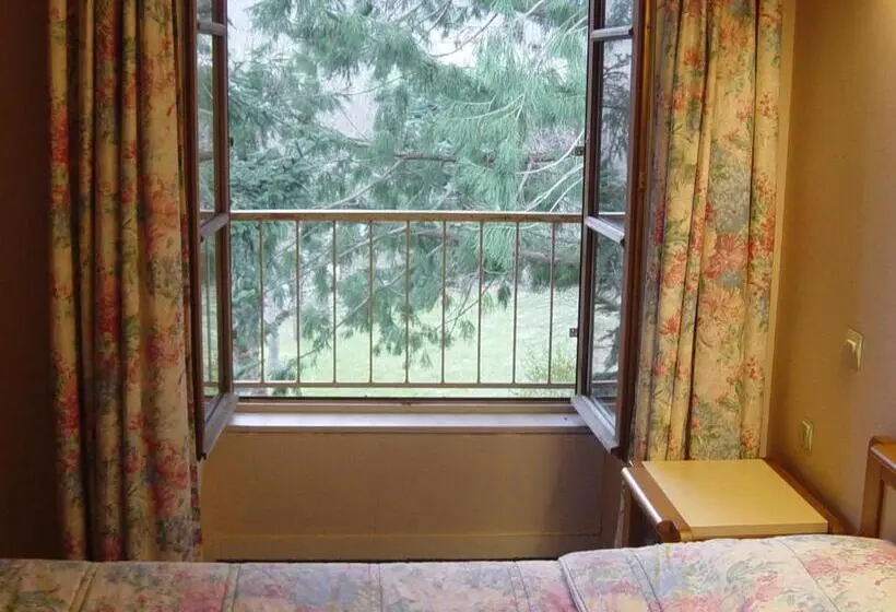 公園の見えるスタンダードルーム, Adonis Chambres D Hotes