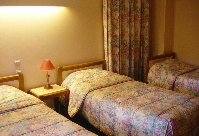 标准三人间, Adonis Chambres D Hotes