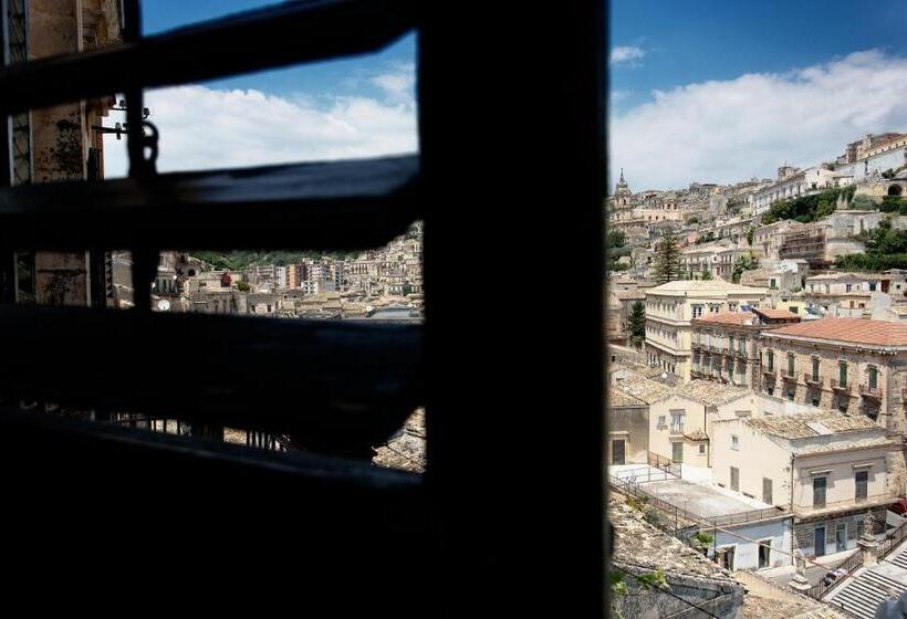 اتاق لوکس با چشمانداز شهر, Dimora Birullà