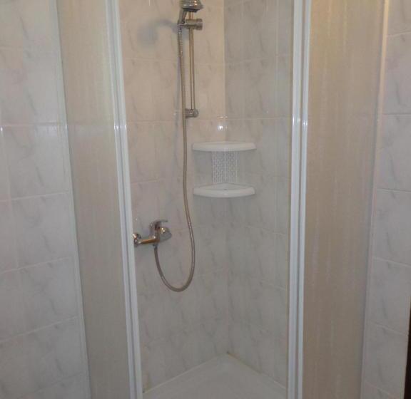 四人标准间, Chalupa Anna