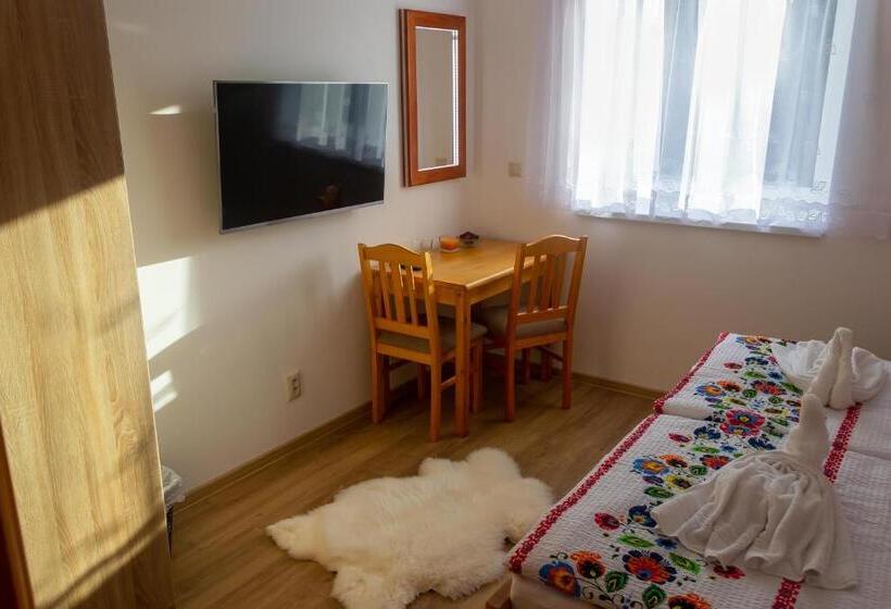 豪华房间, Chalupa Anna