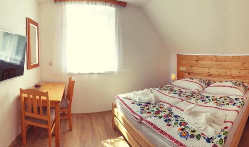 豪华房间, Chalupa Anna