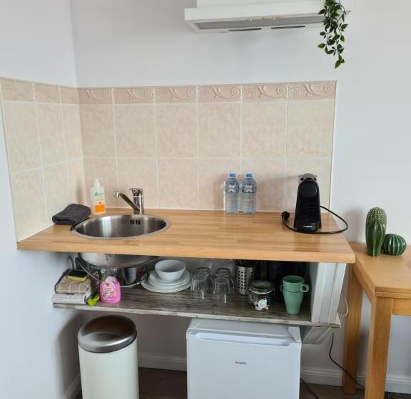 スタンダードルーム, Evy S Place