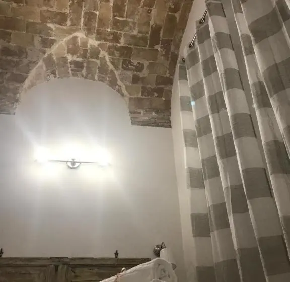 اتاق عادی, Il Torrione