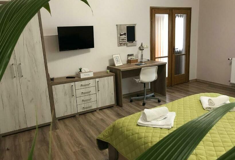 דירת שני חדרים, Origo Vendégház