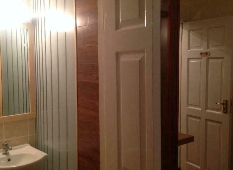 غرفة إقتصادية, Sheehans On Main Street